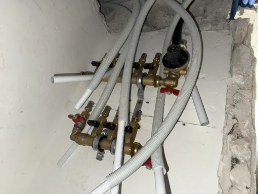 Intervention sur Cannes-la-Boca pour une installation d'un collecteur d'eau froide et d'eau chaude, Cannes, FDS FAY DEPANN SERVICES