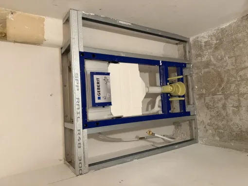 Intervention sur Nice pour une installation d'un WC suspendu Geberit, Cannes, FDS FAY DEPANN SERVICES
