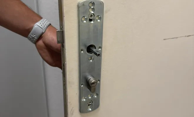 Remplacement de cylindre et installation de poignée blindée par FDS FAY DEPANN SERVICES, Cannes, FDS FAY DEPANN SERVICES